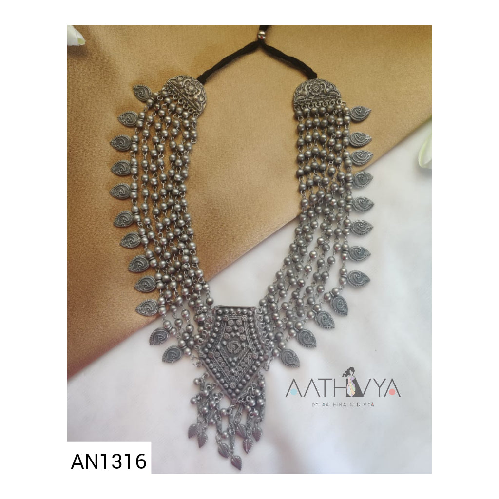 BLACK POLISHED STATEMENT NECKPIECE - AN1316